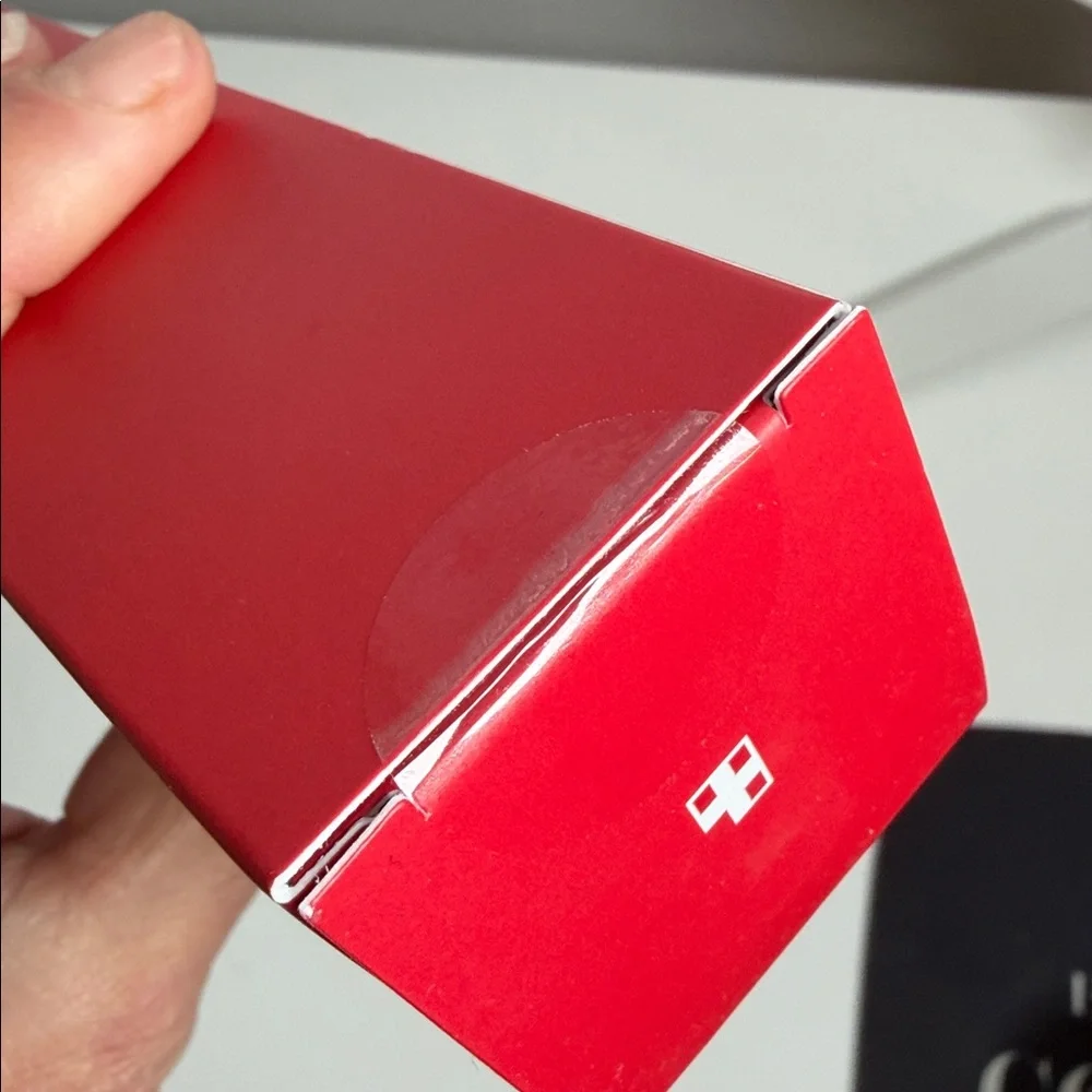 Medicube Red Hypochlorous Acid Daily Facial Spray - Picture 2 of 3